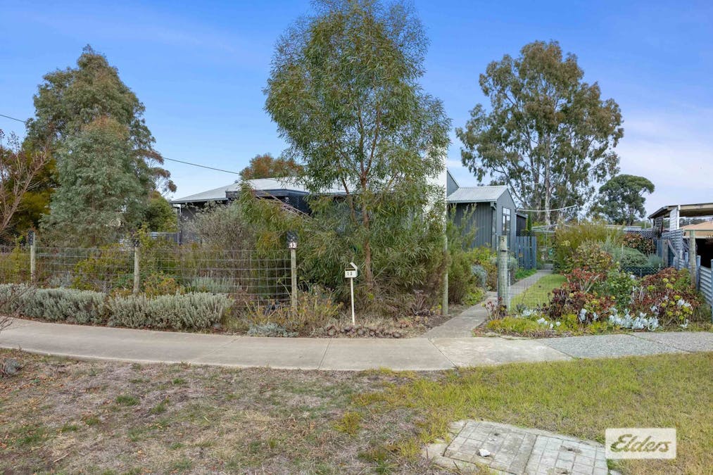 13 Steven Crescent, Ararat, VIC, 3377 - Image 2