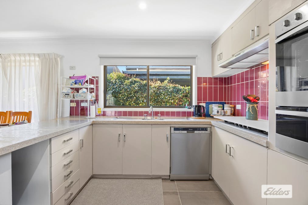 18 Ellerker Avenue, Ararat, VIC, 3377 - Image 3