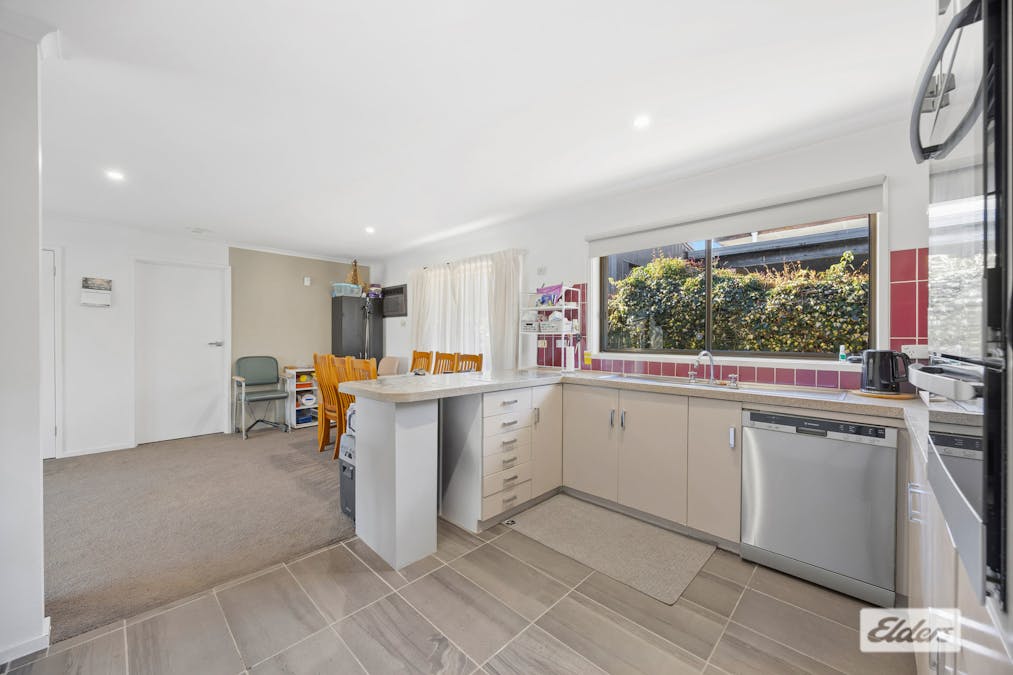 18 Ellerker Avenue, Ararat, VIC, 3377 - Image 5