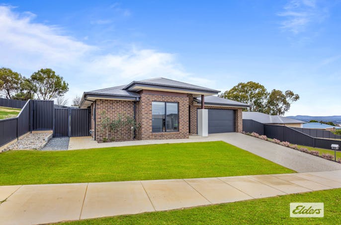 2 Omaroo Court, Ararat, VIC, 3377 - Image 1
