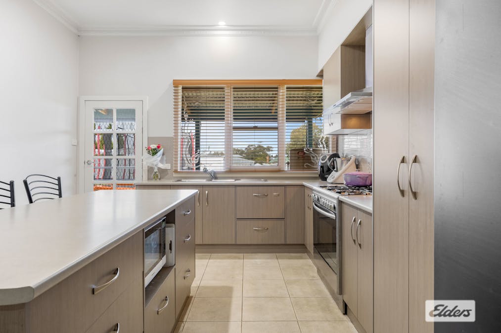 37 Ligar Street, Stawell, VIC, 3380 - Image 3
