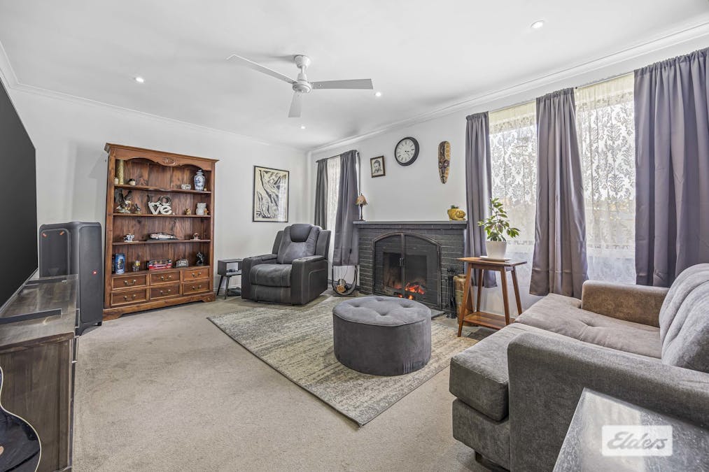 7 Steven Crescent, Ararat, VIC, 3377 - Image 3
