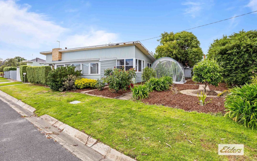 8 Lamont Street, Stawell, VIC, 3380 - Image 1