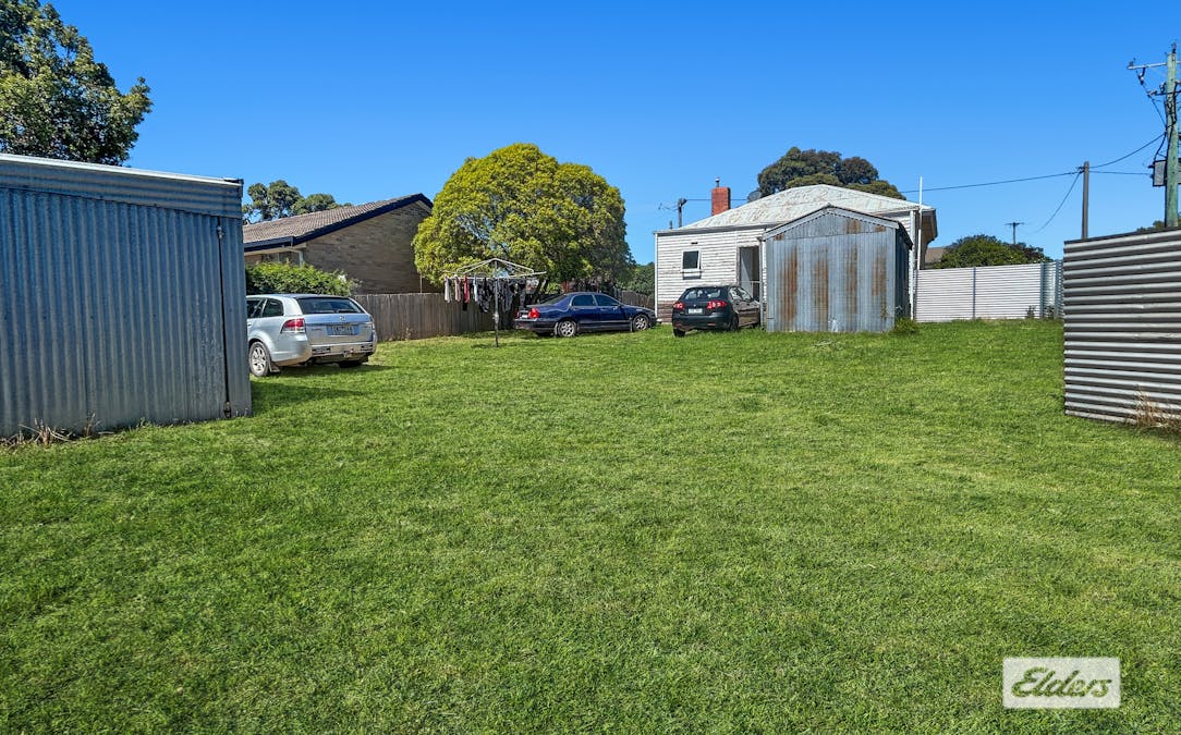 57 Churchill Avenue, Ararat, VIC, 3377 - Image 8