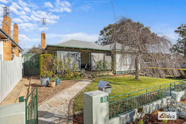 10 London Road — photo from Elders Real Estate Stawell