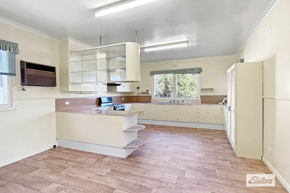 42 Banfield Street, Ararat, VIC, 3377 - Image 2