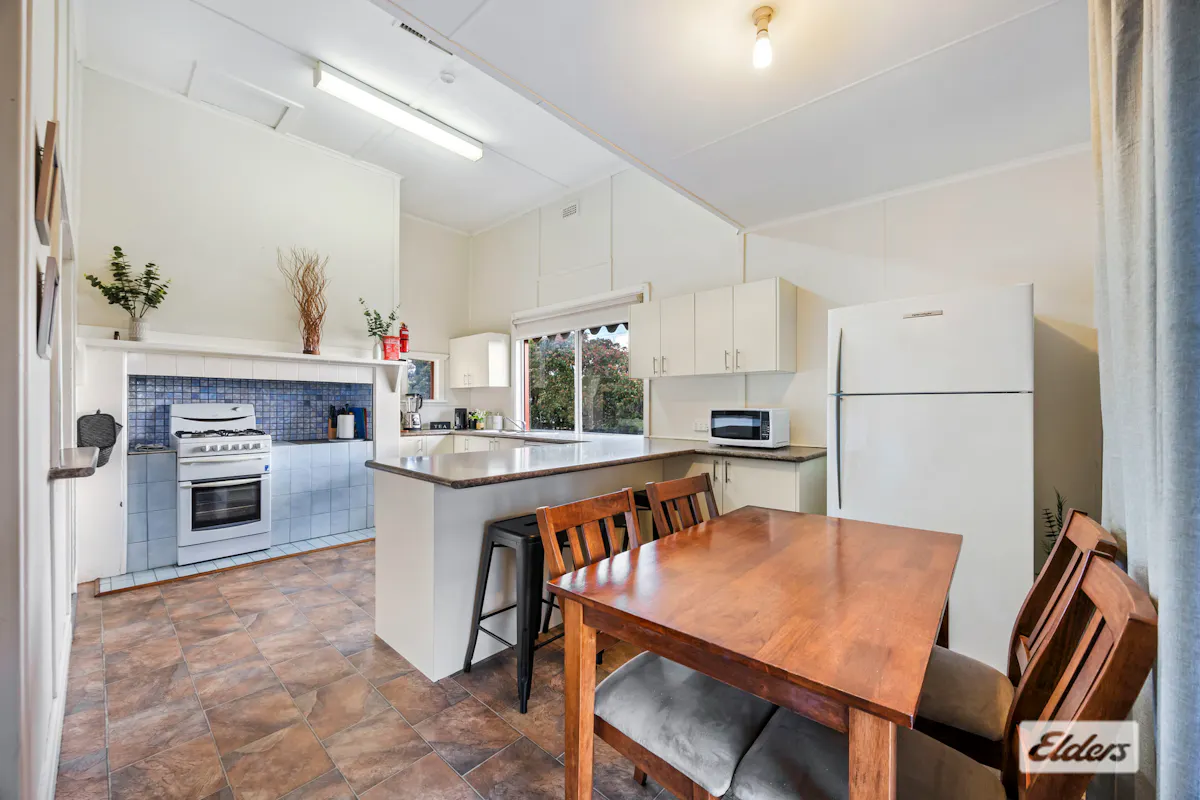 369 Barkly Street — photo 5 of 25