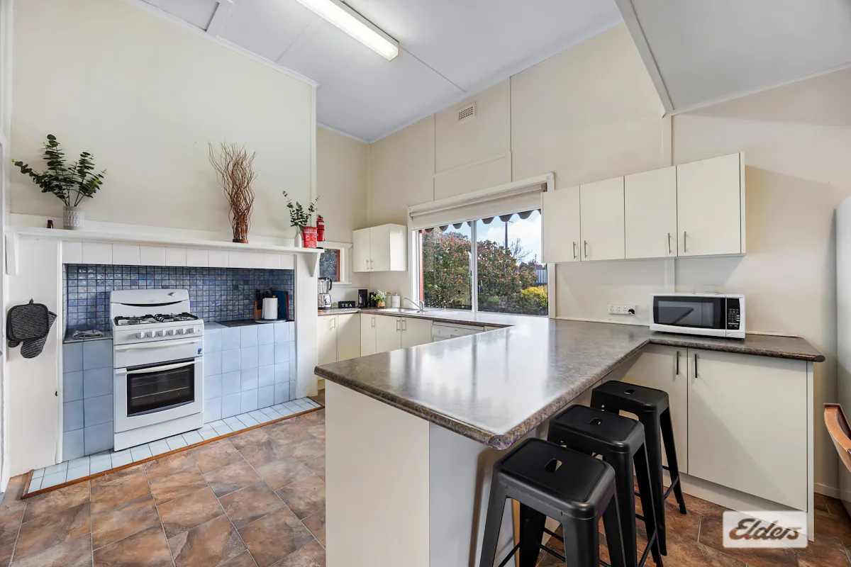 369 Barkly Street — photo 4 of 25