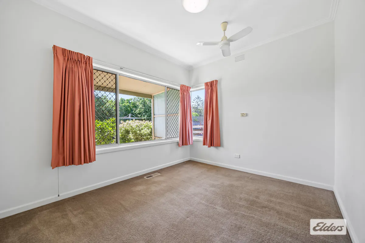 7 Allen Crescent — photo 11 of 22