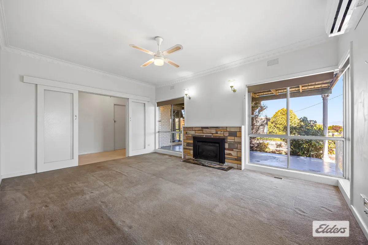 7 Allen Crescent — photo 4 of 22