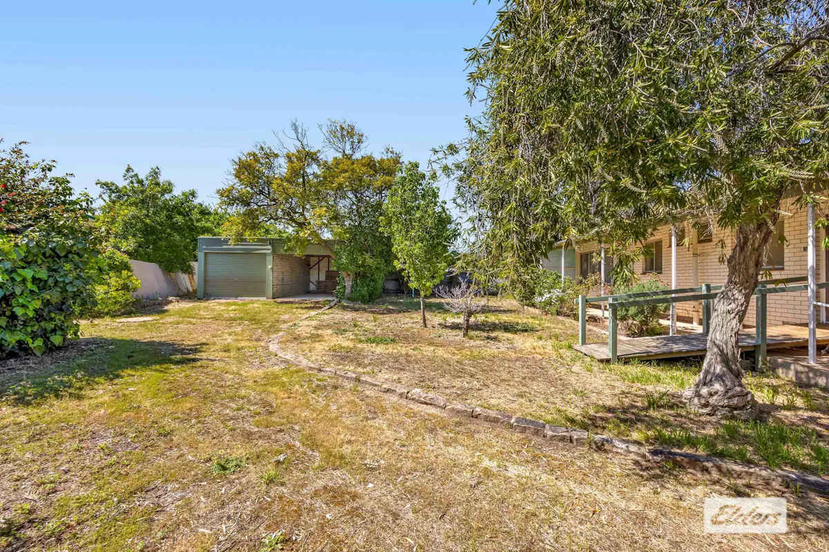 7 Allen Crescent — photo 16 of 22