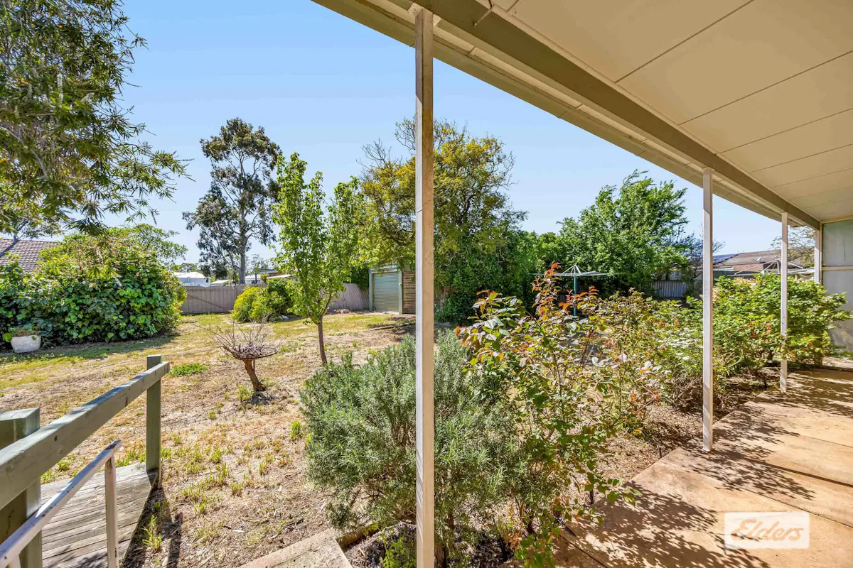 7 Allen Crescent — photo 15 of 22