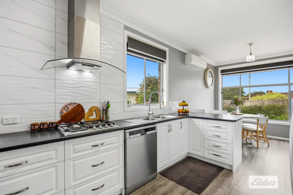 35 Churchill Avenue, Ararat, VIC, 3377 - Image 6