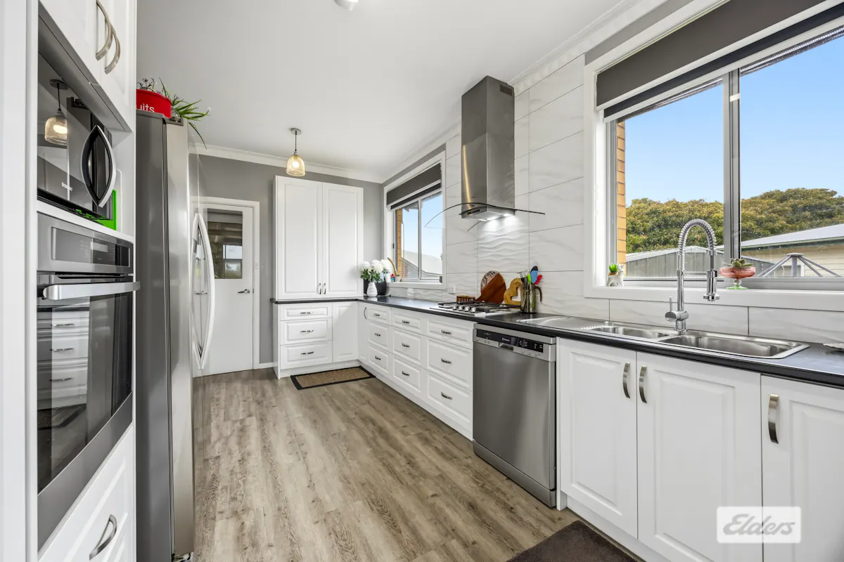 35 Churchill Avenue — photo 5 of 30