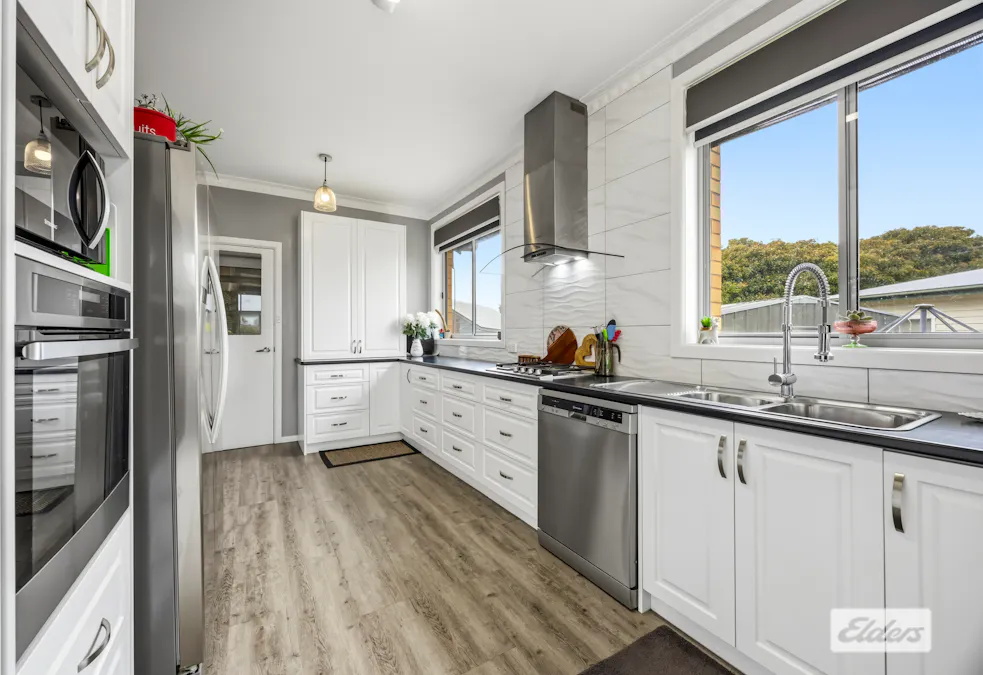 35 Churchill Avenue, Ararat, VIC, 3377 - Image 5