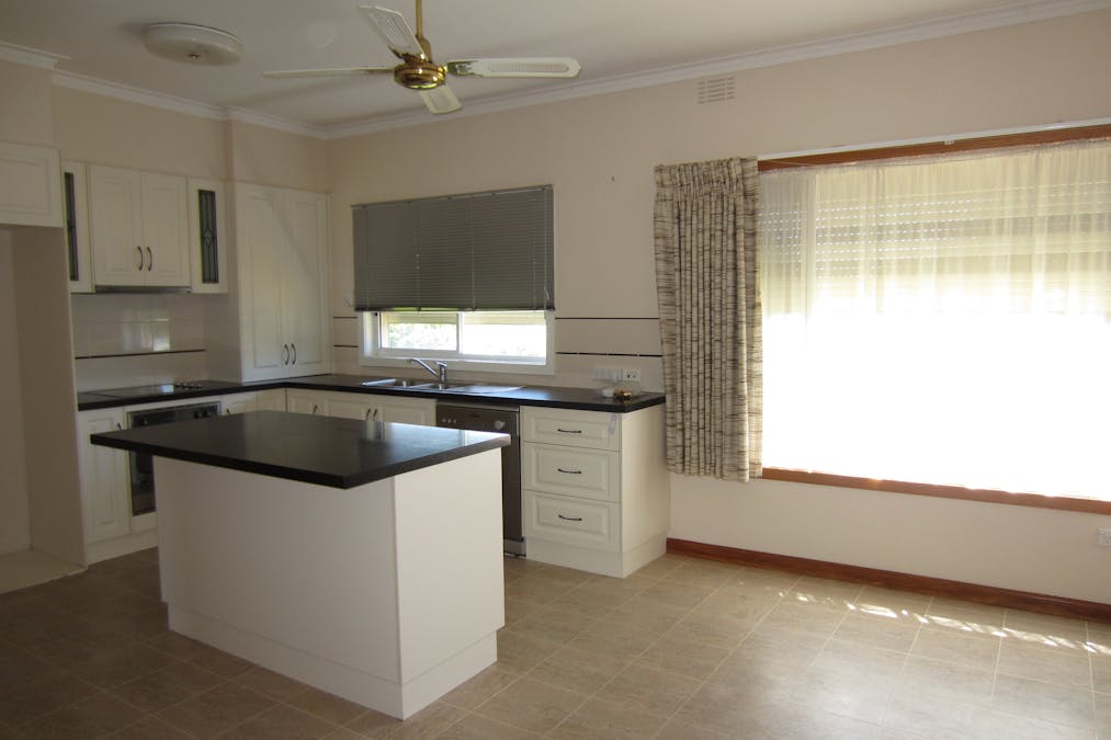25 Childe Street, Stawell, VIC, 3380 - Image 2