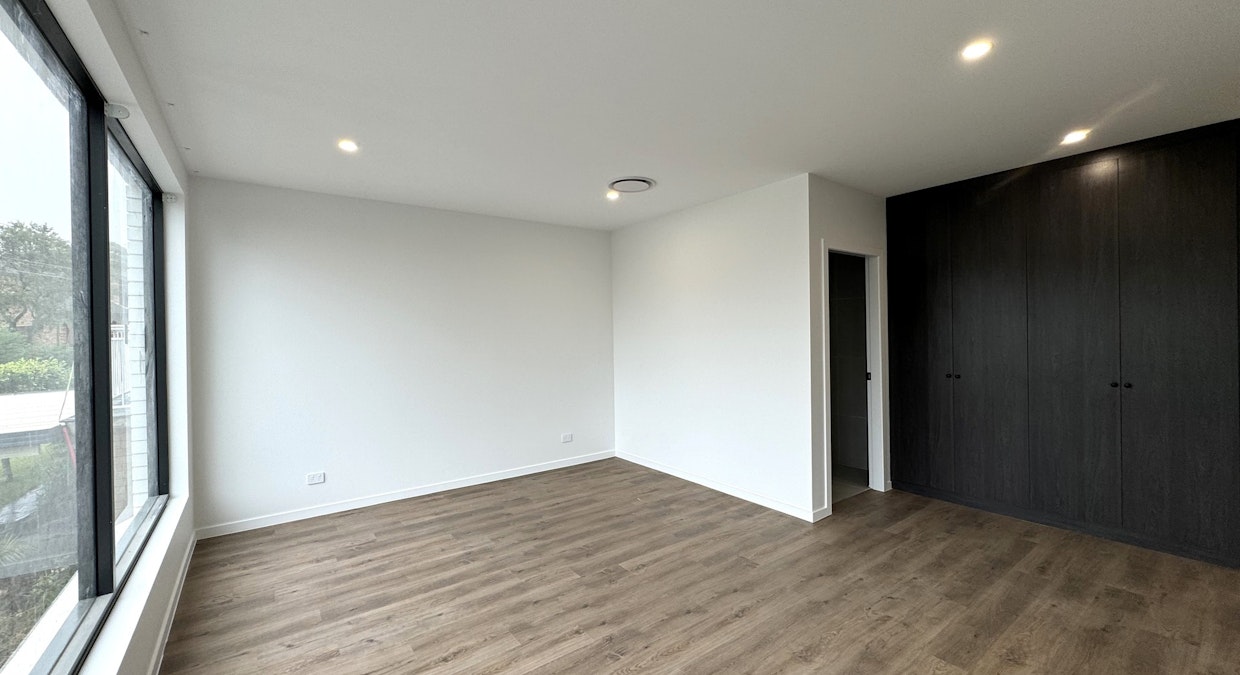 22 Harden Crescent, Georges Hall, NSW, 2198 - Image 3