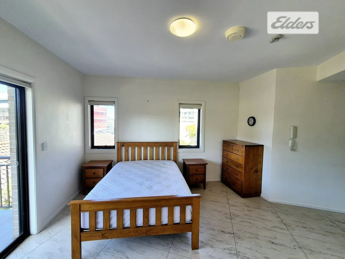 12/37-39 French Avenue — photo 4 of 5