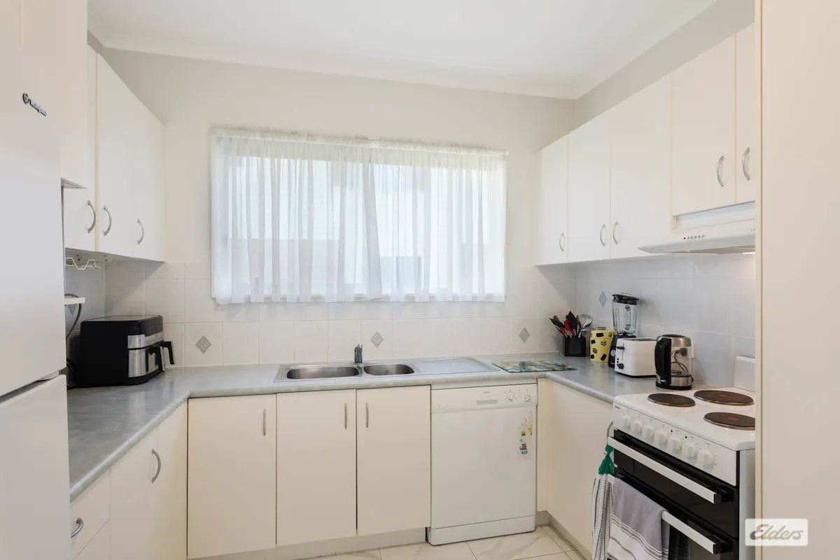 27 Eden Street — photo 9 of 28