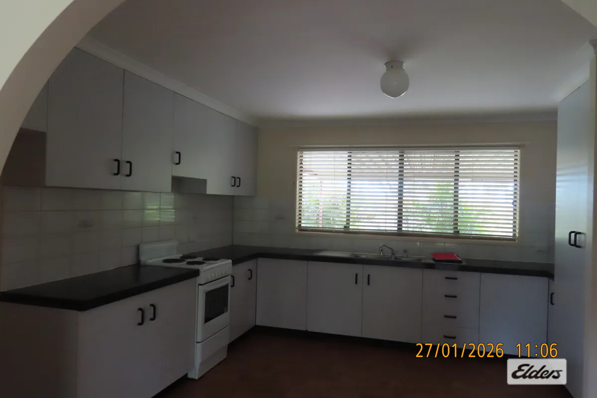 Spacious 3 bedroom home, handy to the Warrego Highway — photo 4 of 11