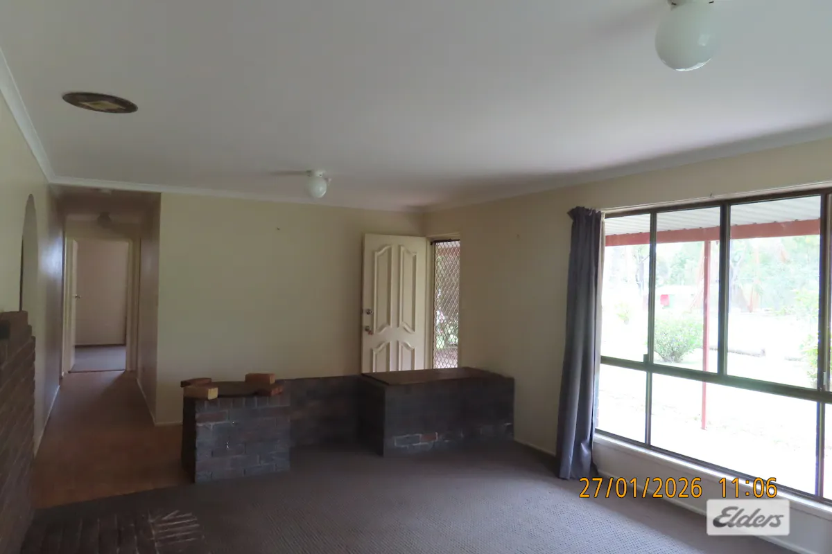 Spacious 3 bedroom home, handy to the Warrego Highway — photo 5 of 11