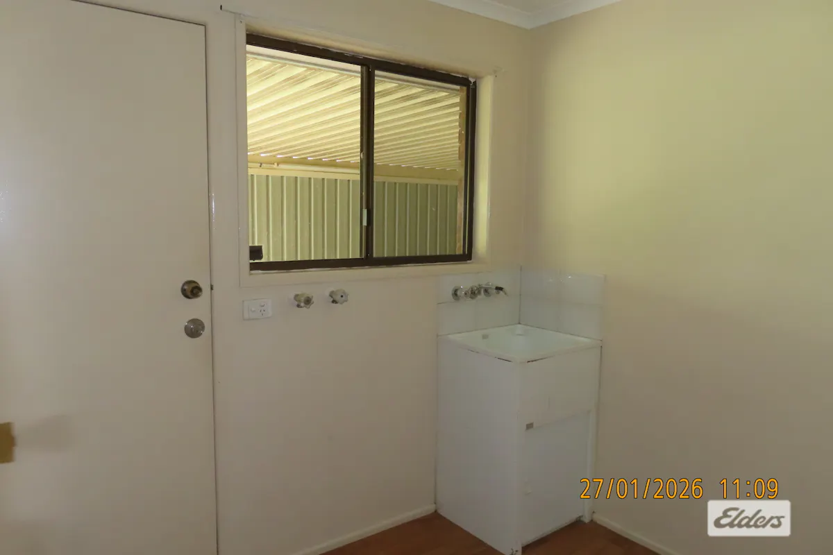 Spacious 3 bedroom home, handy to the Warrego Highway — photo 8 of 11