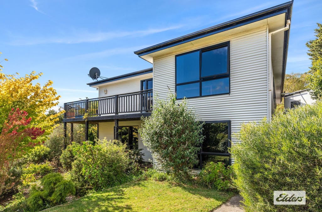 11 Evelyn Street, Penguin, TAS, 7316 - Image 1