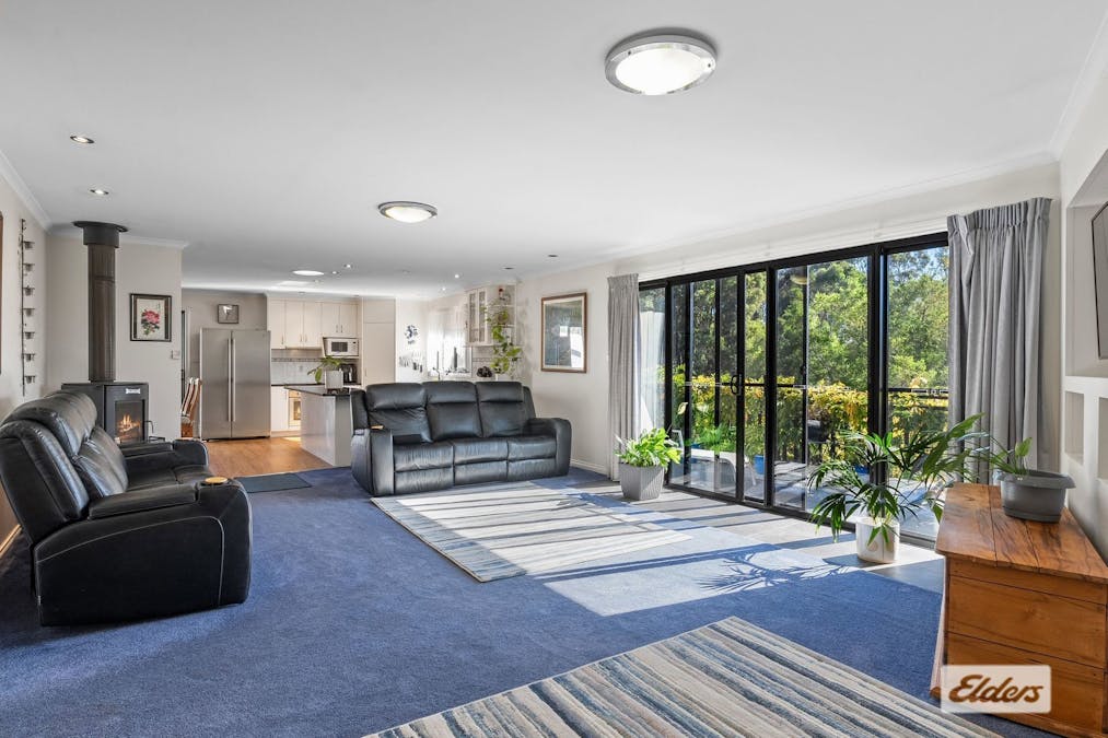 11 Evelyn Street, Penguin, TAS, 7316 - Image 2