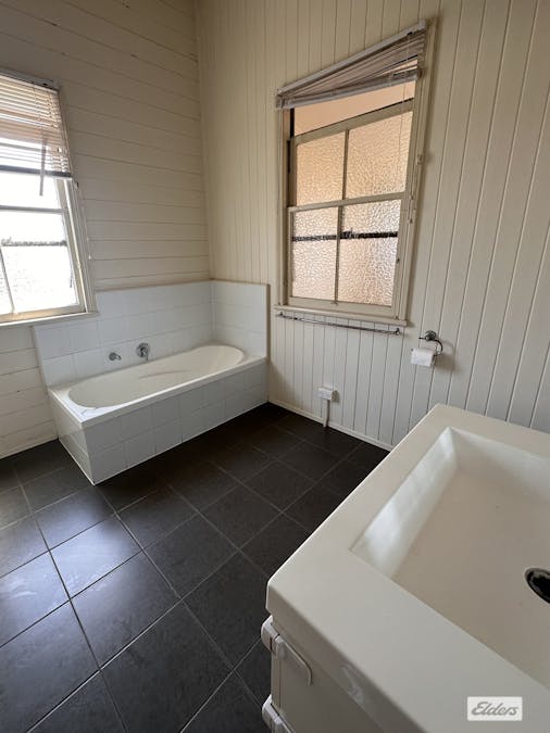 9 Mangerton Street, Toogoolawah, QLD, 4313 - Image 8