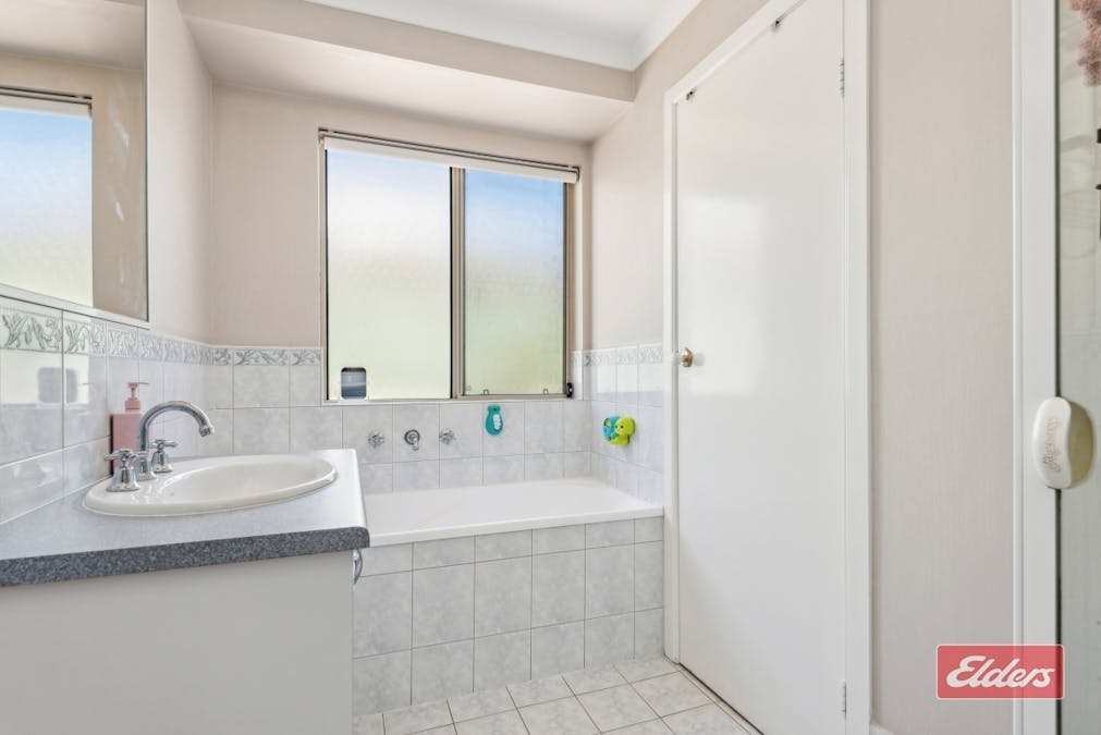 24 Oaklands Circuit, Hewett, SA, 5118 - Image 13