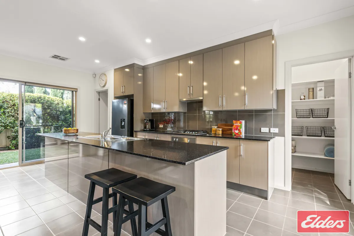 7/10 Settlers Hill Drive — photo 4 of 30