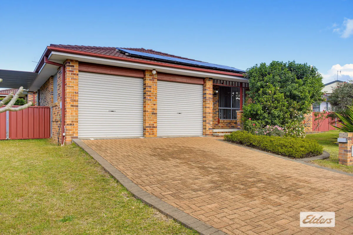 1/11 Kurrajong Crescent — photo 2 of 25