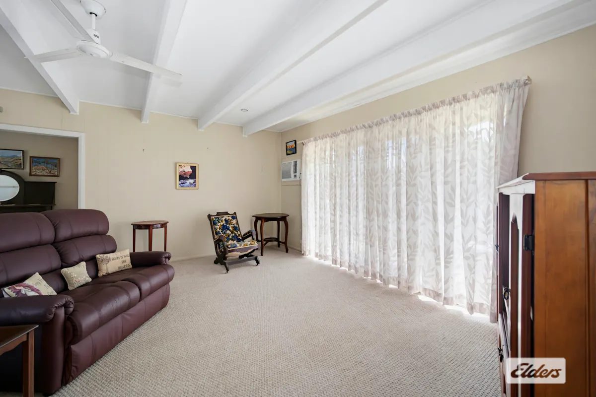49 Bayview Crescent — photo 3 of 20