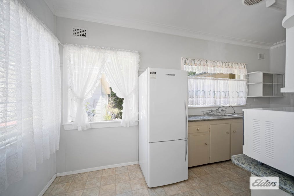 8 Bayview Crescent, Taree, NSW, 2430 - Image 8