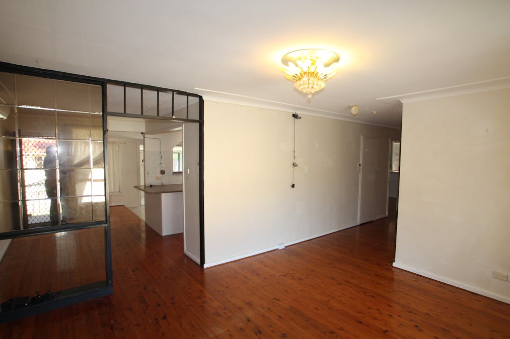 34 Hemingway Crescent, Fairfield, NSW, 2165 - Image 2