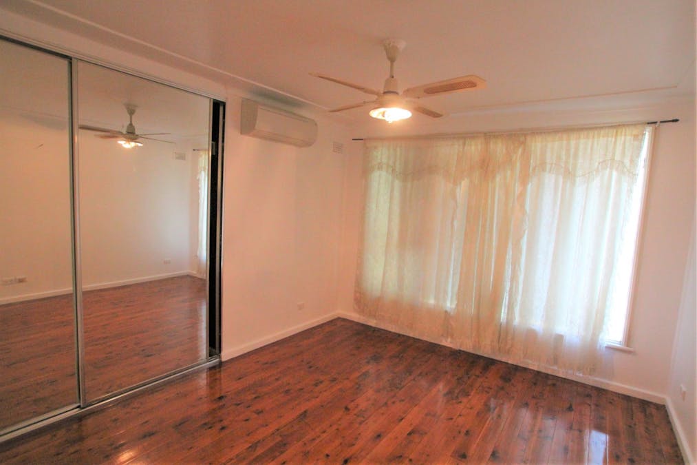 34 Hemingway Crescent, Fairfield, NSW, 2165 - Image 3