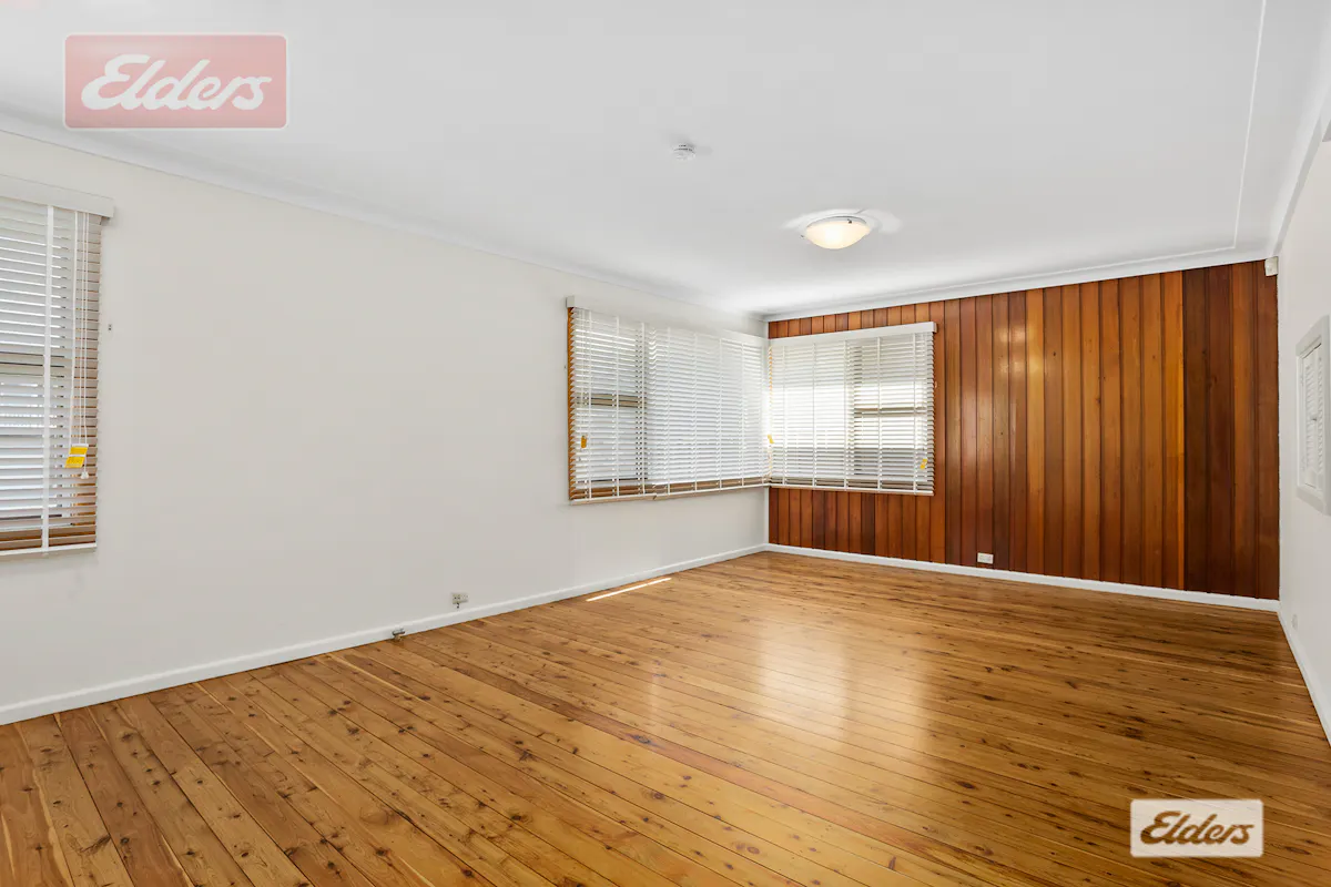 1 Leichhardt Crescent — photo 2 of 8