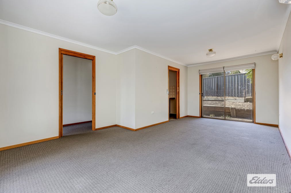 2/7 Holland Court, Kennington, VIC, 3550 - Image 2