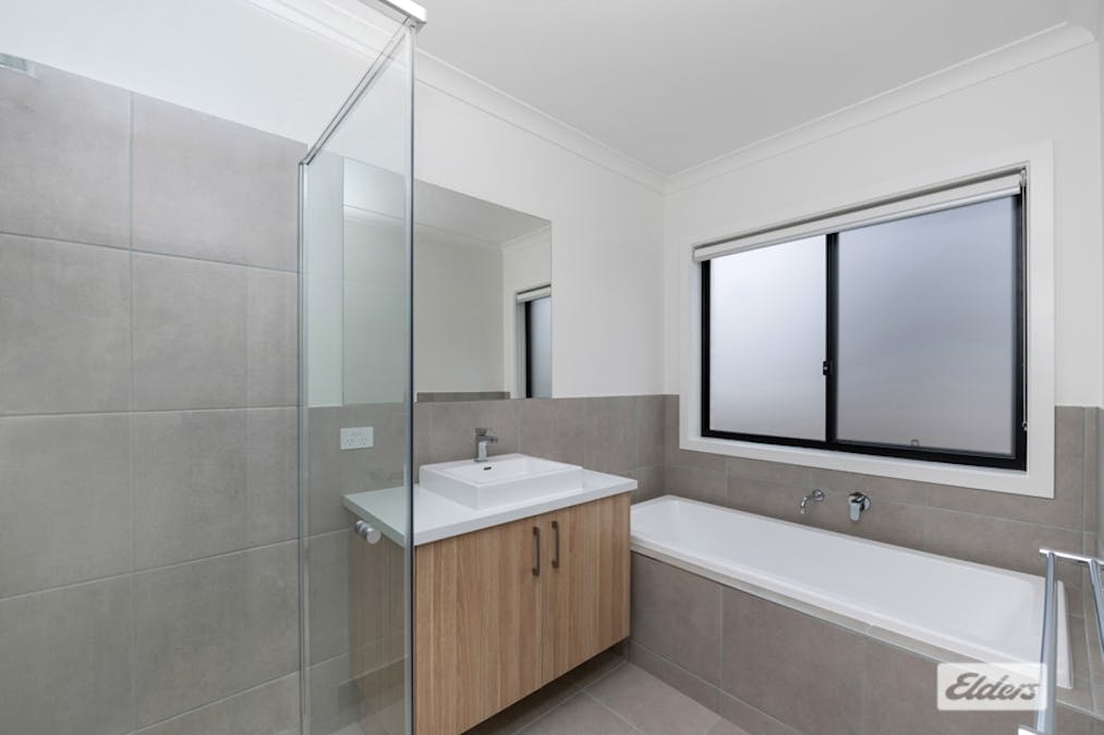 5a Anita Court, Kangaroo Flat, VIC, 3555 - Image 5