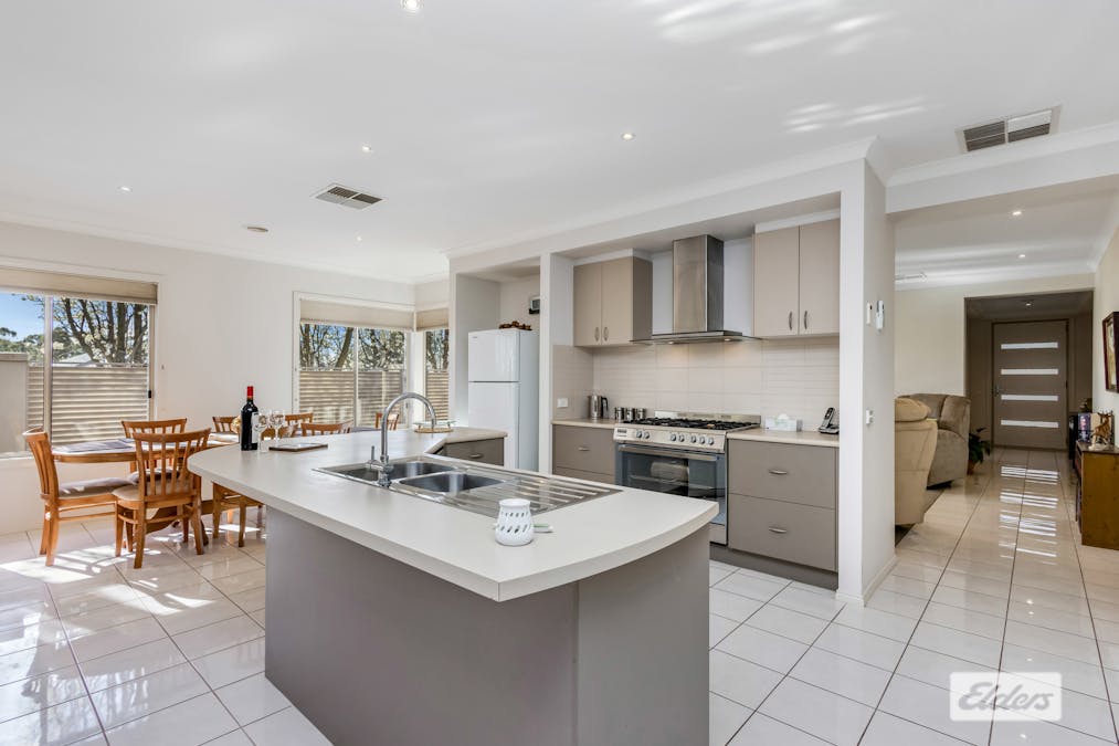 8 Harley Terrace, Strathdale, VIC, 3550 - Image 4