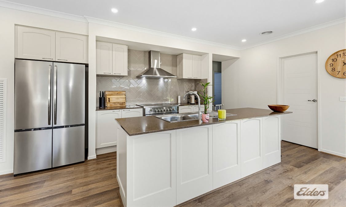 2 McLean Court, Elmore, VIC, 3558 - Image 2