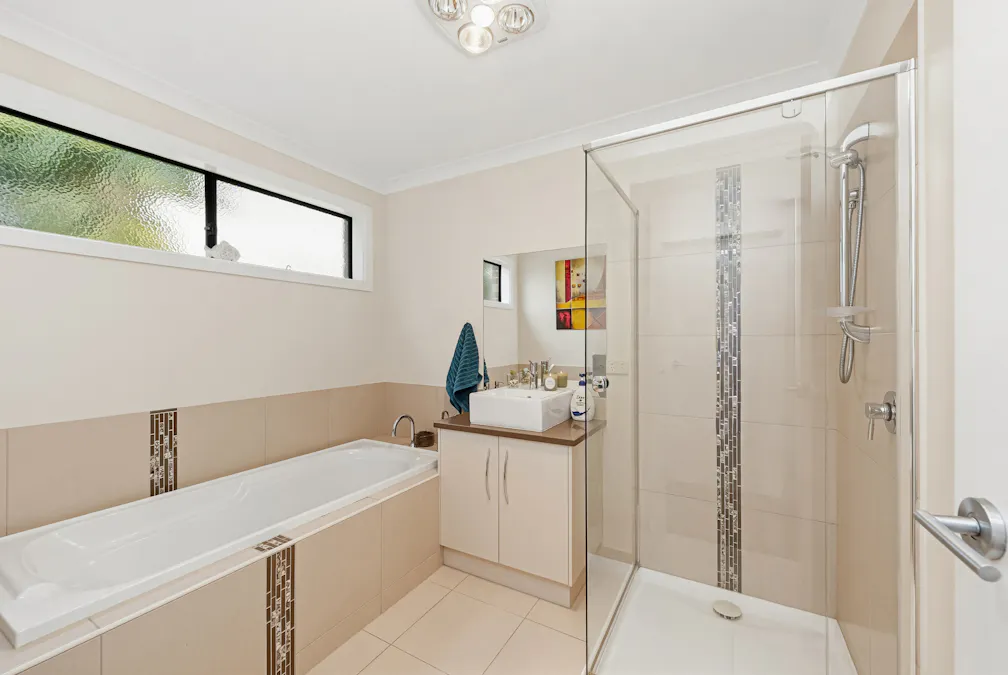 15 Greenfield Drive, Epsom, VIC, 3551 - Image 11