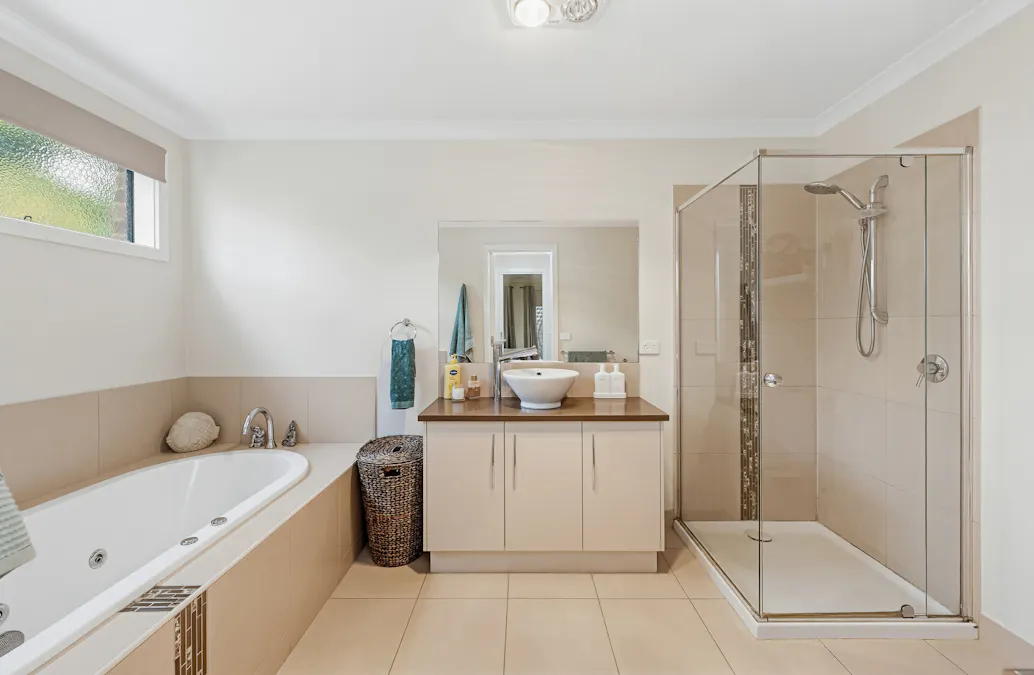 15 Greenfield Drive, Epsom, VIC, 3551 - Image 8