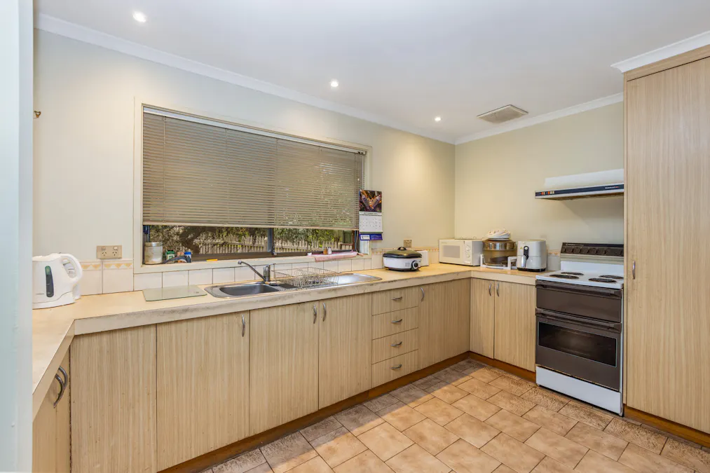 33 Arblaster Street, California Gully, VIC, 3556 - Image 2