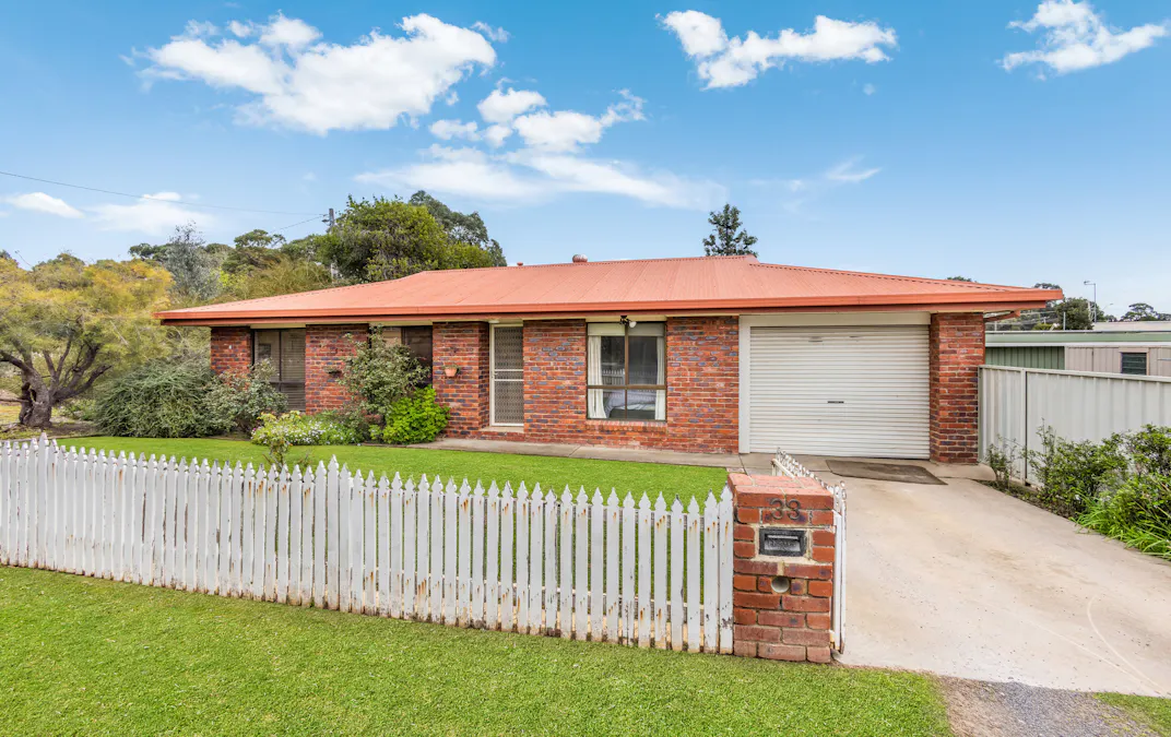 33 Arblaster Street, California Gully, VIC, 3556 - Image 1