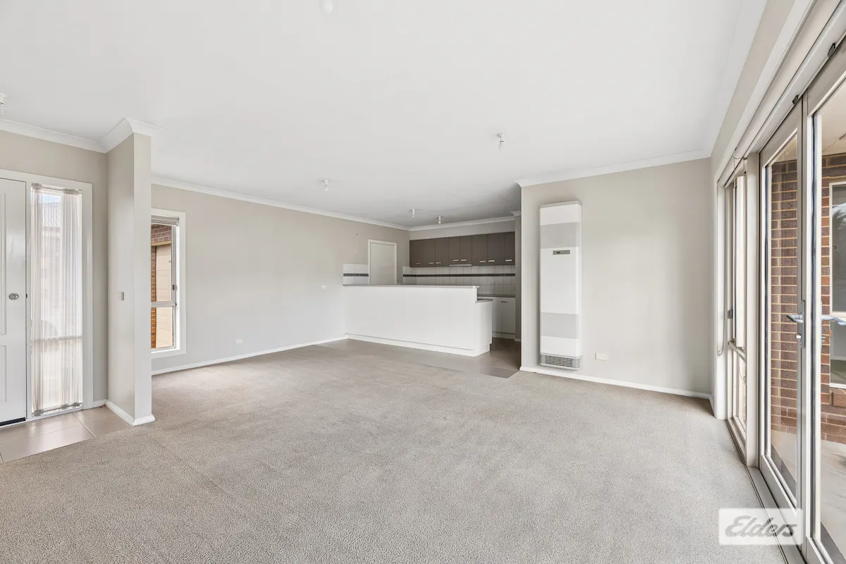 3/8 Glencoe Street — photo 2 of 9