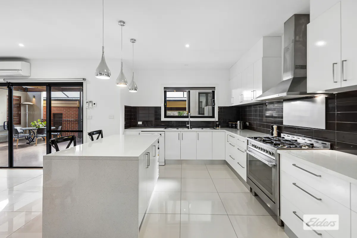 42 Rowan Street — photo 3 of 22