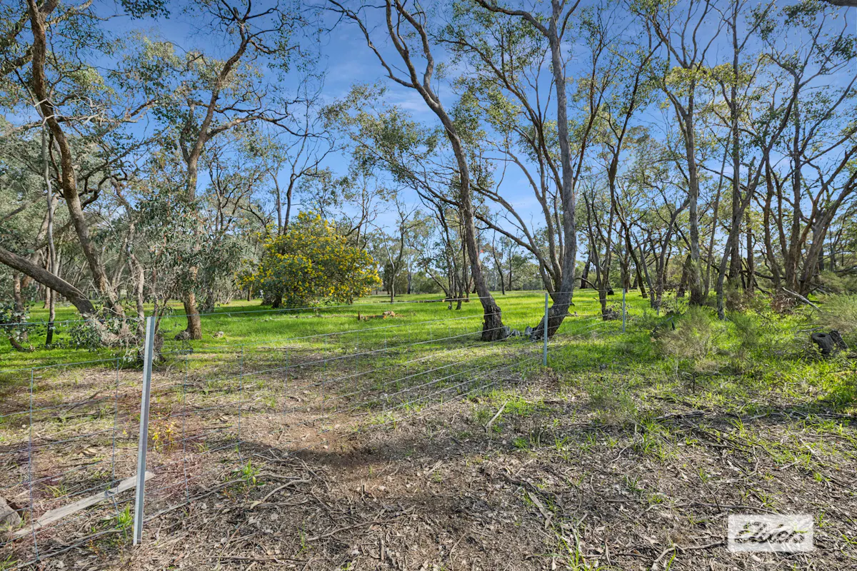 90 Enright Road — photo 4 of 7
