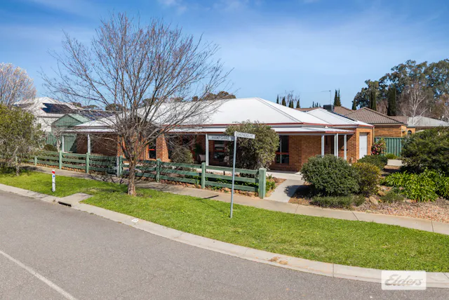17 Hampshire Place — photo from Elders Real Estate Bendigo