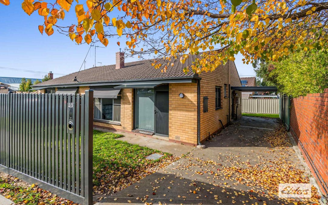 2/3 Gladstone Street, Quarry Hill, VIC, 3550 - Image 1